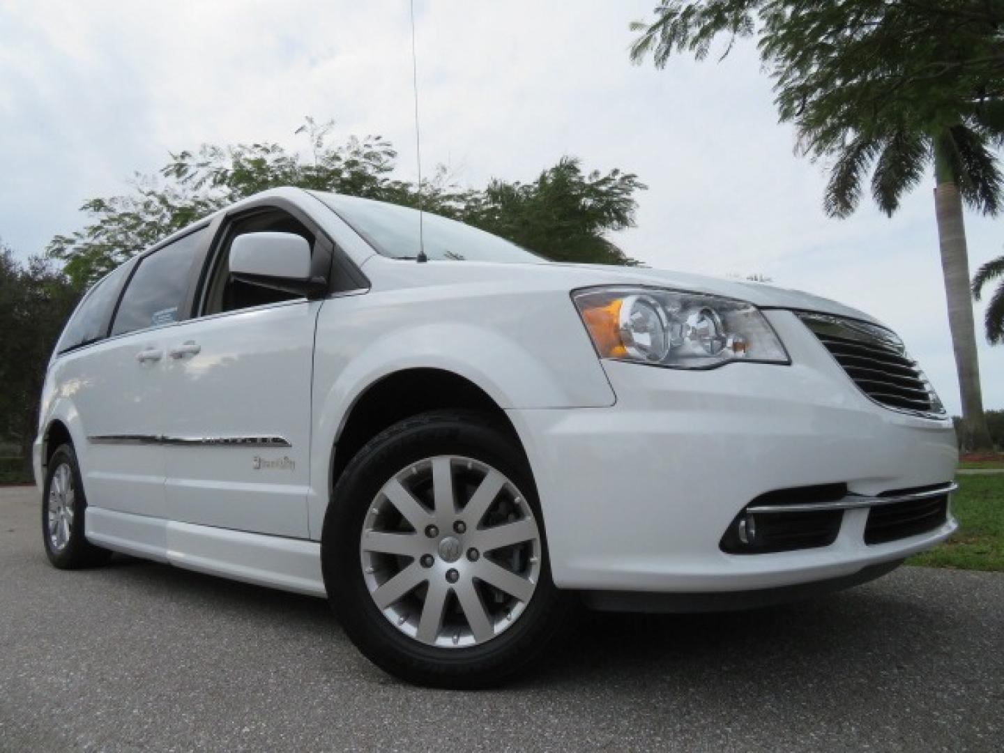 2014 White /Black Chrysler Town & Country (2C4RC1BG4ER) , located at 4301 Oak Circle #19, Boca Raton, FL, 33431, (954) 561-2499, 26.388861, -80.084038 - Photo#3